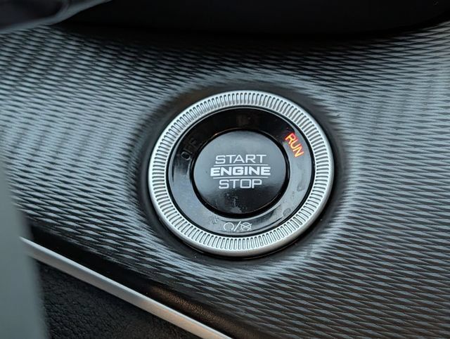 Used 2024 Jeep Grand Cherokee L Altitude AWD/4WD image 19