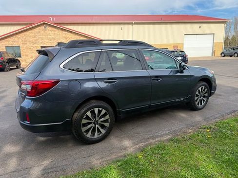 Used 2017 Subaru Outback 3.6R Limited AWD/4WD image 4