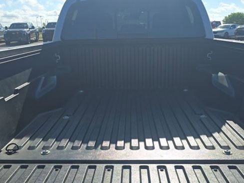 Used 2021 Toyota Tacoma TRD Off-Road image 18