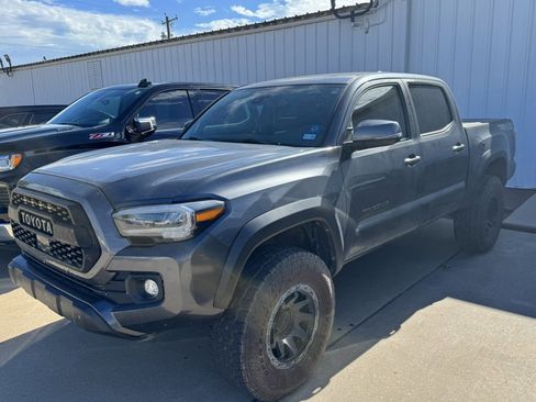 Used 2022 Toyota Tacoma TRD Off-Road AWD/4WD image 1