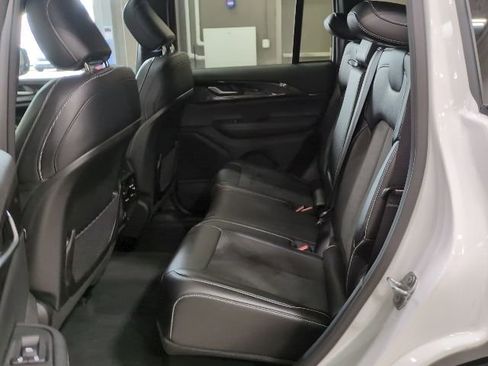 Used 2023 Jeep Grand Cherokee Altitude AWD/4WD image 16