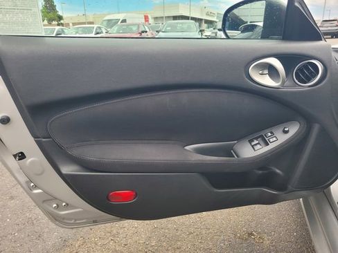 Used 2013 Nissan 370Z Coupe RWD image 18