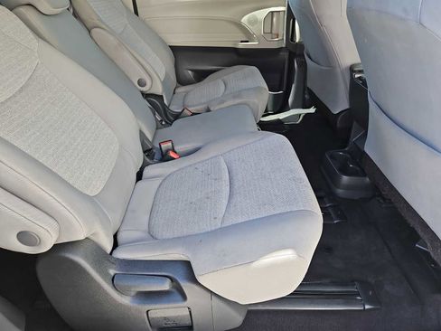 Used 2023 Toyota Sienna LE image 18