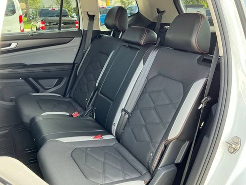 Used 2024 Volkswagen Atlas Peak Edition SE AWD/4WD image 33