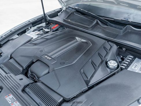 Used 2022 Bentley Bentayga image 17