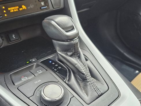 Used 2021 Toyota RAV4 Limited image 11