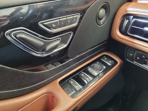 Used 2020 Lincoln Aviator Reserve image 27