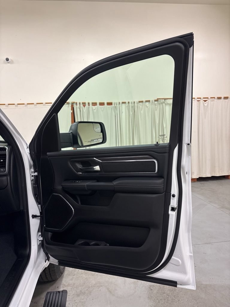 New 2026 RAM 1500 Laramie w/ Laramie Preferred Package AWD/4WD image 32