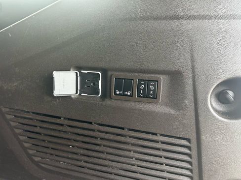 Used 2021 GMC Yukon XL Denali image 21