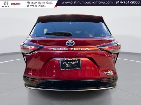 Used 2022 Toyota Sienna Platinum image 5