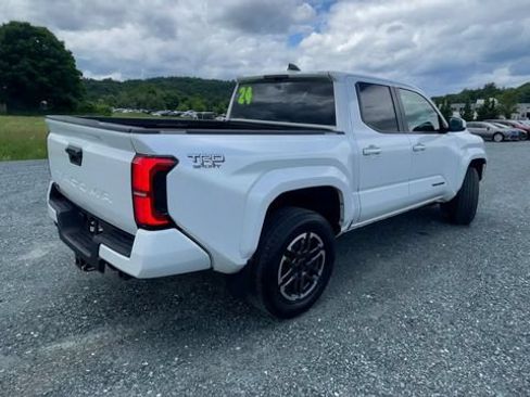 Certified 2024 Toyota Tacoma TRD Sport AWD/4WD image 8