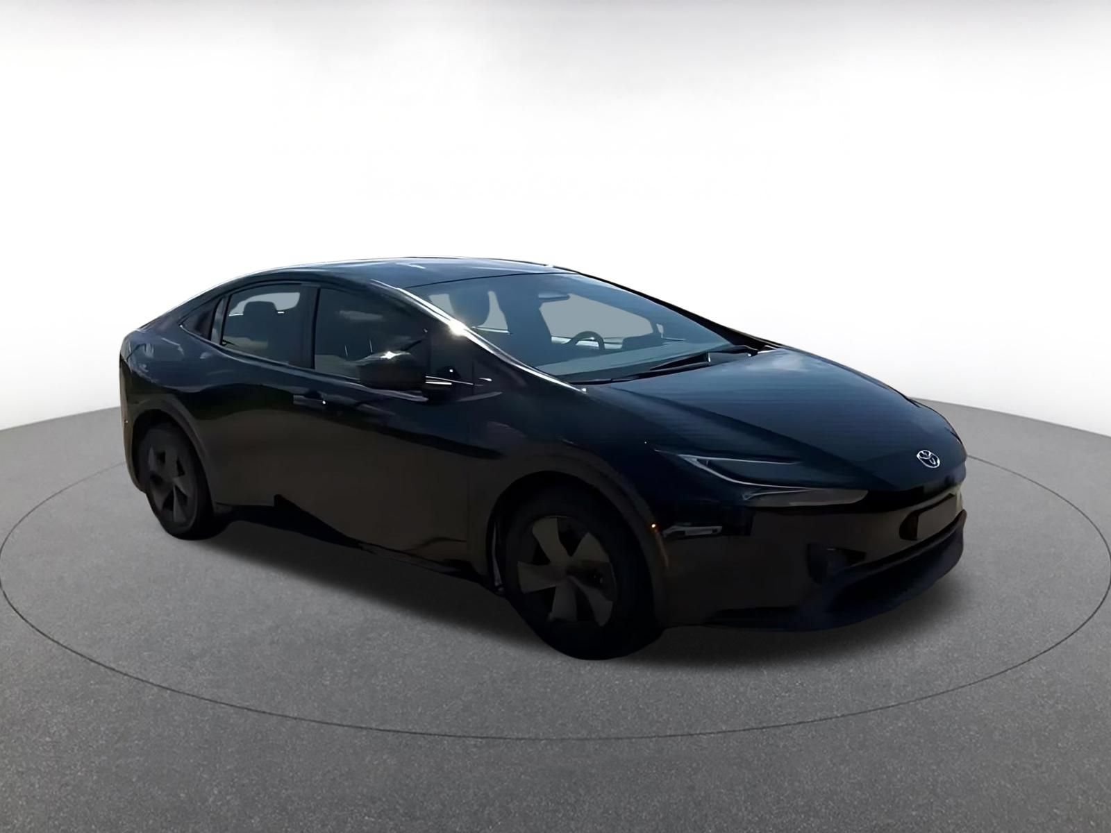 Used 2024 Toyota Prius LE FWD image 2