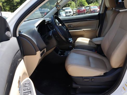 Used 2016 Mitsubishi Outlander SEL AWD/4WD image 5