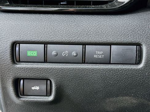 Used 2025 Nissan Sentra SV w/ All-Weather Package FWD image 17