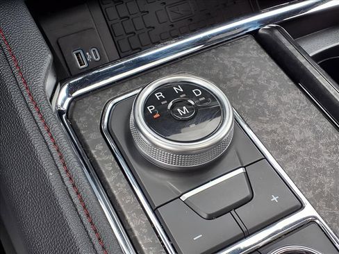 Used 2024 Ford Expedition Limited image 13