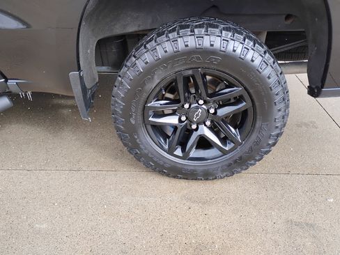 Used 2020 Chevrolet Silverado 1500 LT Trail Boss image 23