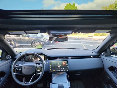 Used 2025 Land Rover Range Rover Evoque S AWD/4WD image 7