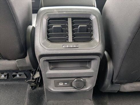 Used 2021 Volkswagen Tiguan SE w/ Panoramic Sunroof Package FWD image 17
