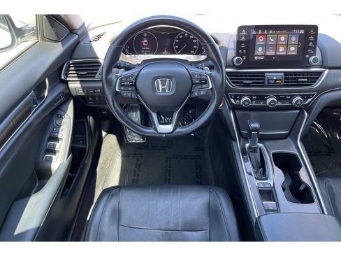 Used 2018 Honda Accord Touring image 16