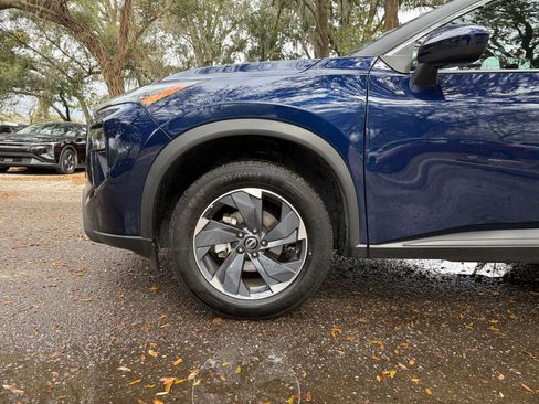Used 2025 Nissan Rogue SV image 25