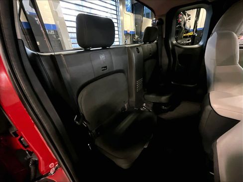 Used 2025 Nissan Frontier SV image 16