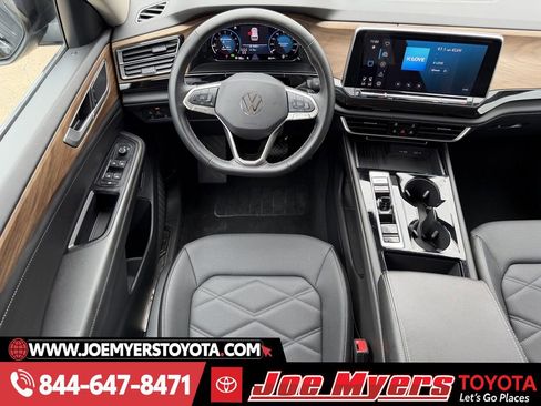 Used 2025 Volkswagen Atlas SE image 13