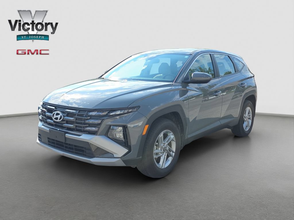 Used 2025 Hyundai Tucson SE AWD/4WD image 3