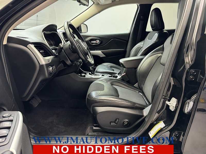 Used 2018 Jeep Cherokee Latitude Plus AWD/4WD image 12