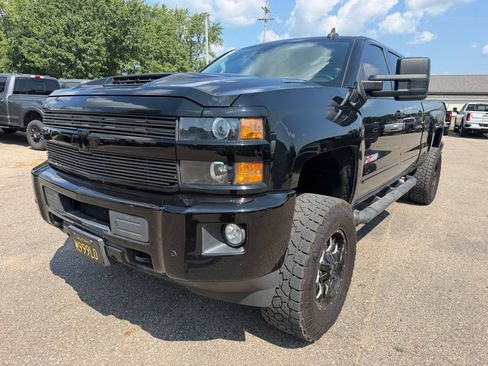 Used 2018 Chevrolet Silverado 2500 LTZ AWD/4WD image 2