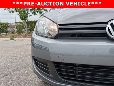 Used 2013 Volkswagen Golf 4-Door FWD image 9