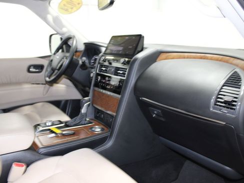 Used 2024 Nissan Armada SL w/ Captain's Chairs Package image 27