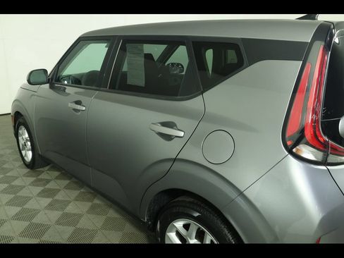 Used 2025 Kia Soul LX w/ LX Technology Package FWD image 16
