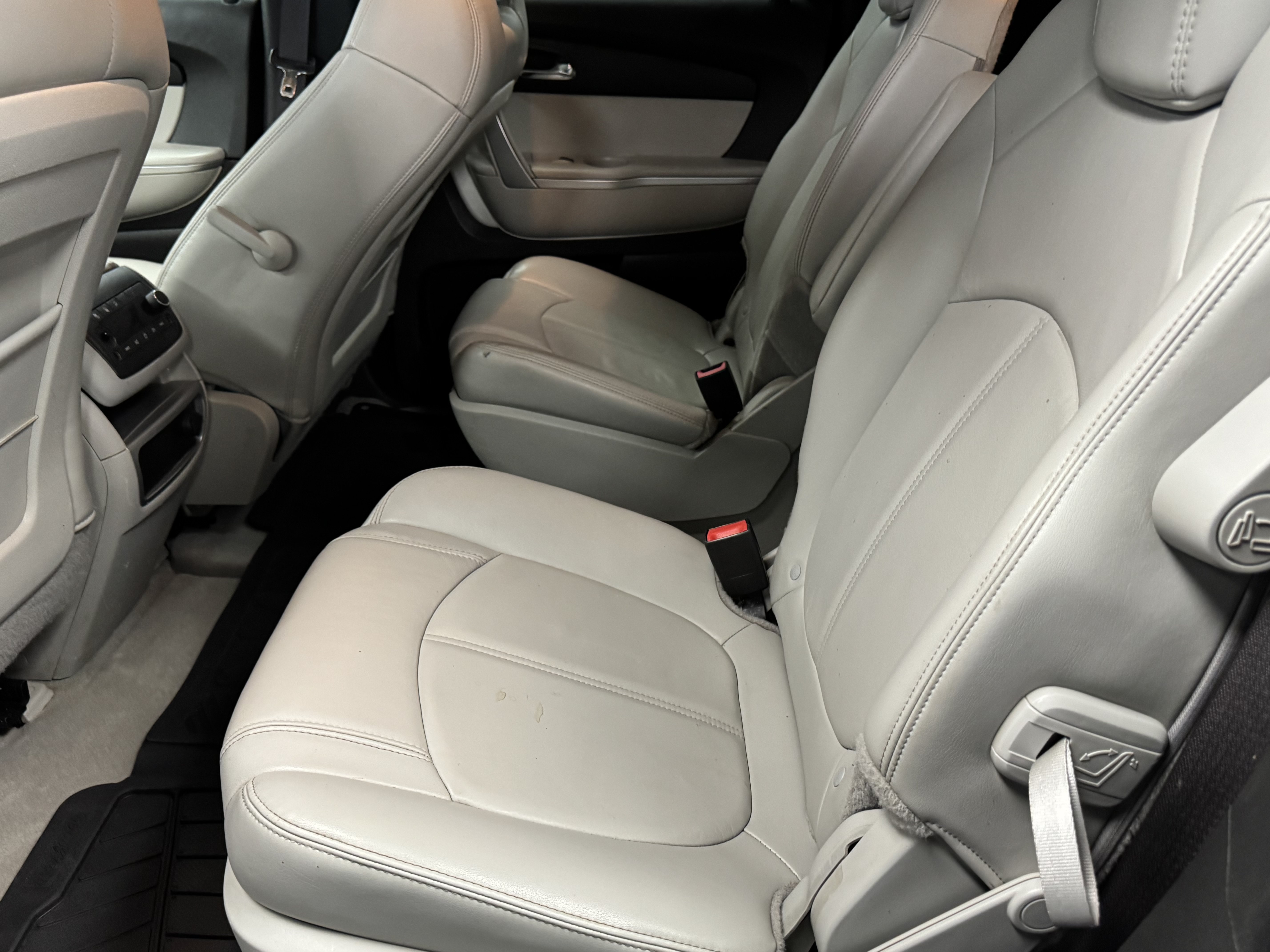 Used 2009 GMC Acadia SLT FWD image 13