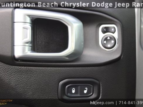 Used 2021 Jeep Wrangler Unlimited Sahara image 11