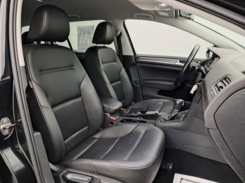 Used 2017 Volkswagen Golf Alltrack S image 23