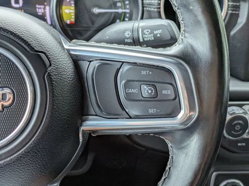 Used 2022 Jeep Wrangler Unlimited Sahara w/ Cold Weather Group AWD/4WD image 26