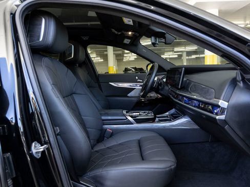 Used 2025 BMW 740i RWD image 28