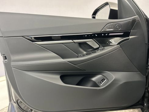 Used 2025 BMW 530i image 4