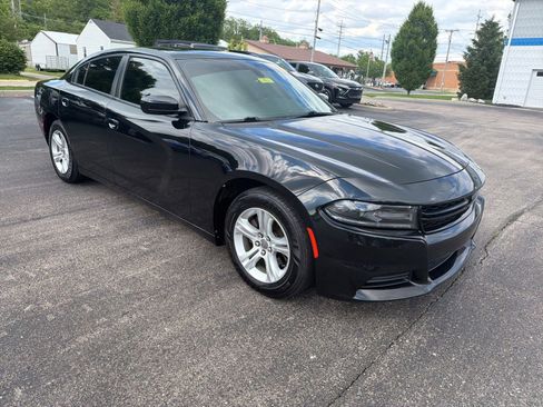 Used 2019 Dodge Charger SXT RWD image 7