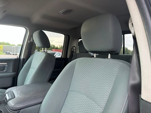 Used 2017 RAM 1500 Classic SLT AWD/4WD image 3