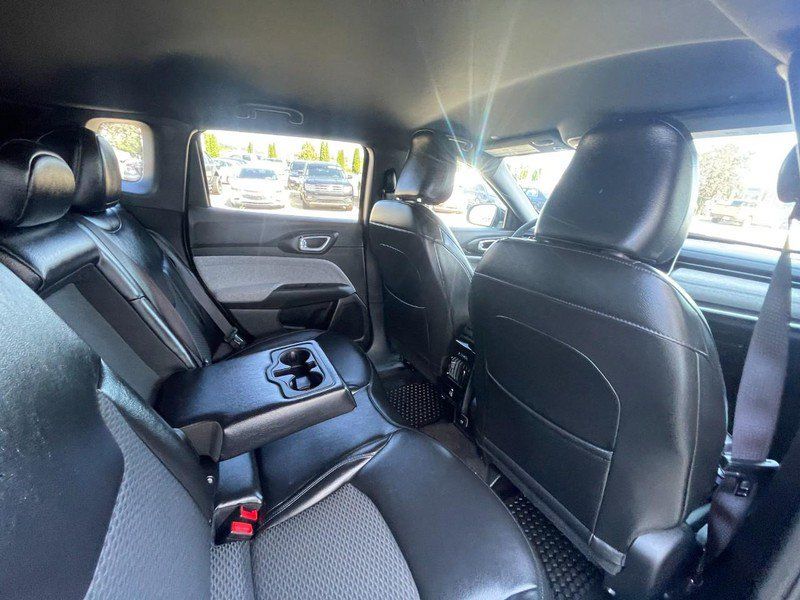 Used 2023 Jeep Compass Latitude w/ Convenience Group AWD/4WD image 14