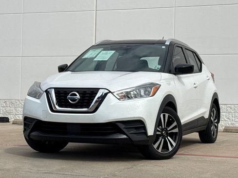 Used 2020 Nissan Kicks SV image 1