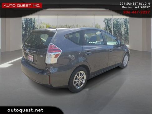 Used 2017 Toyota Prius V Two w/ Carpet Mat Package FWD image 5