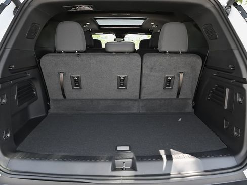 New 2026 Chevrolet Traverse LT w/ Sun and Wheel Package FWD image 35