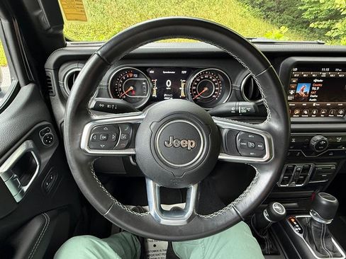 Used 2020 Jeep Gladiator Overland AWD/4WD image 18