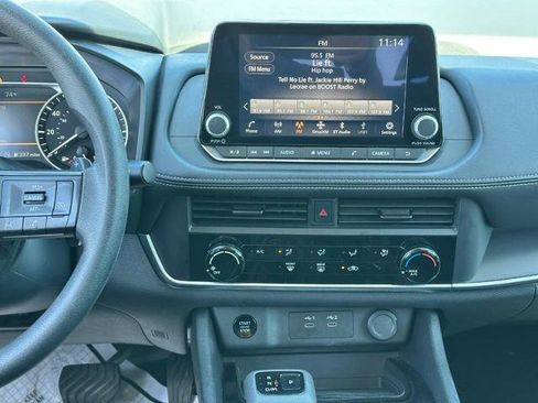 Used 2024 Nissan Rogue S FWD image 13