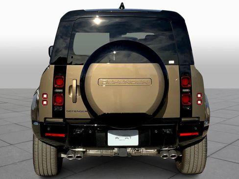 New 2025 Land Rover Defender 110 X-Dynamic SE image 4