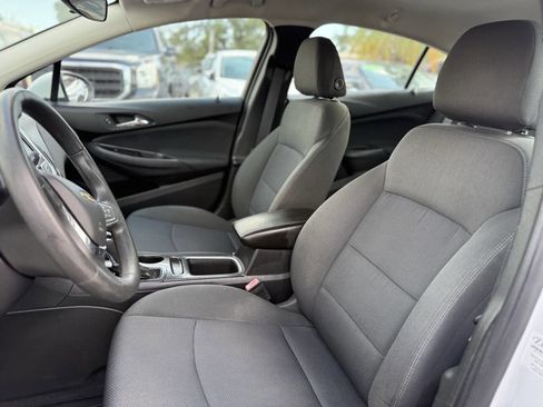 Used 2017 Chevrolet Cruze LT FWD image 11