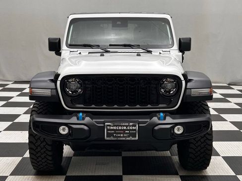 Used 2024 Jeep Wrangler Unlimited AWD/4WD image 3