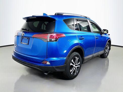 Used 2017 Toyota RAV4 LE FWD image 4
